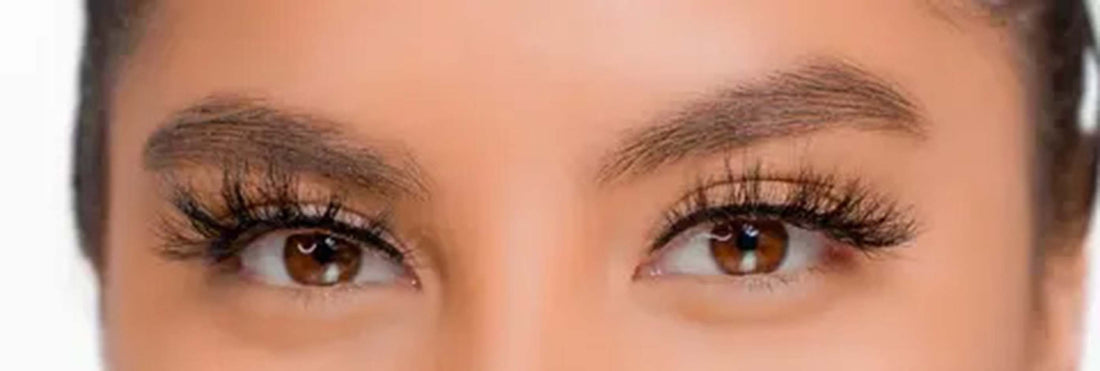 A girl wearing self-adhesive mink eyelashes